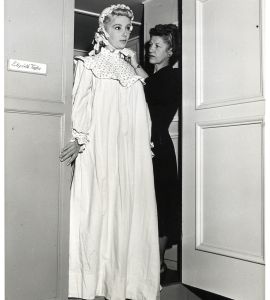 ELIZABETH TAYLOR COSTUMED | LITTLE WOMEN (1949) Oversize photo