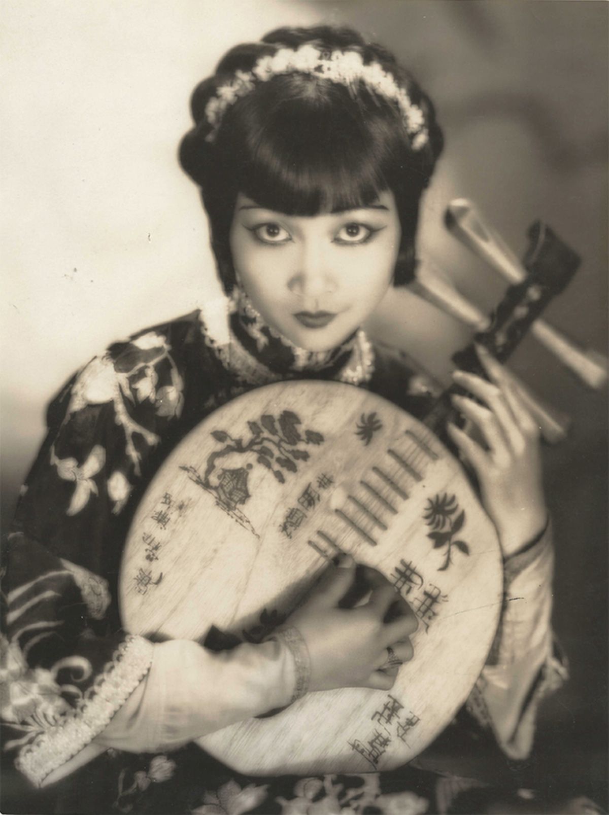 Anna-May-Wong 1927 Photographed by Clarence Sinclair Bull