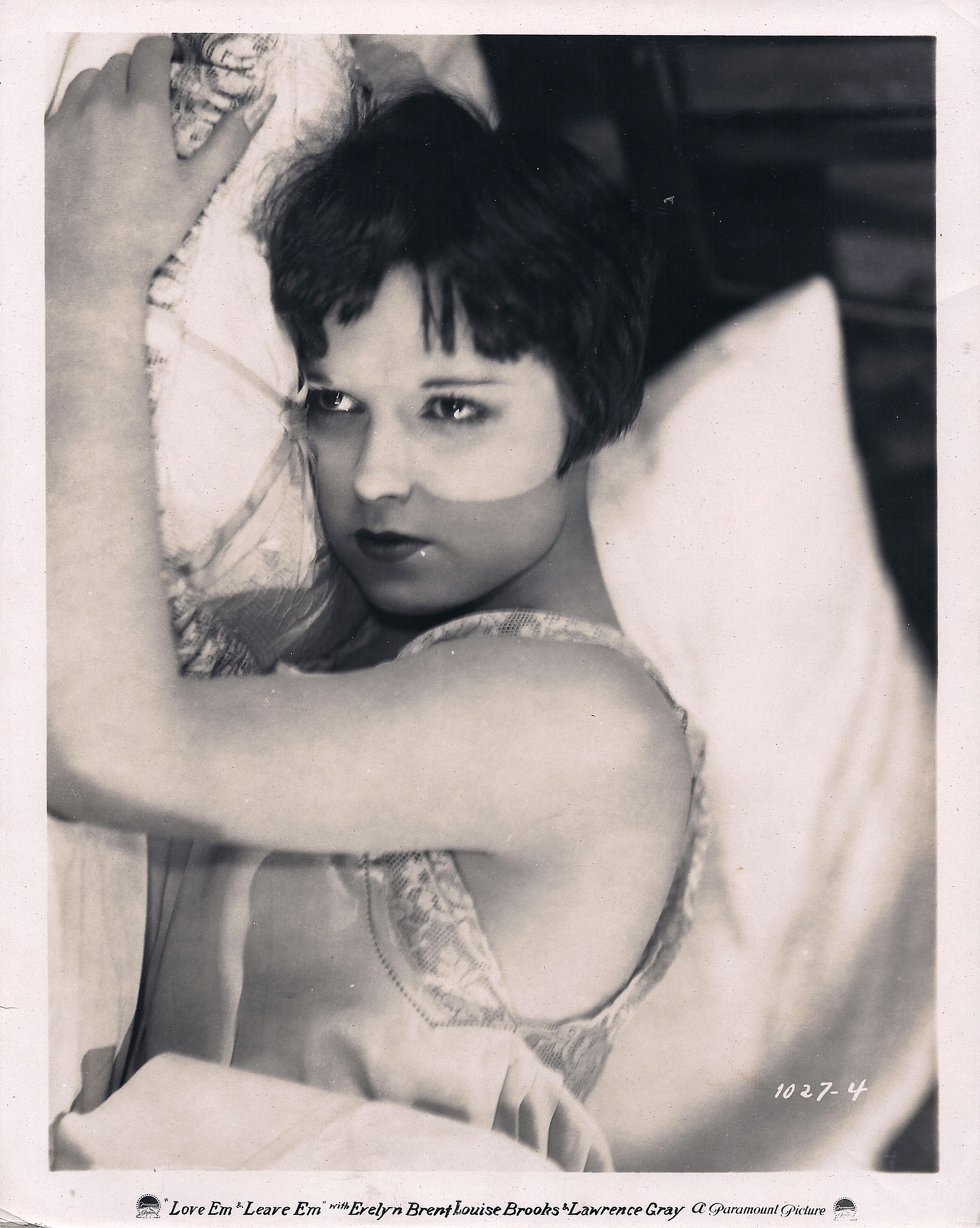 Louise brooks in bed for love ‘em and leave ‘em (1926) .