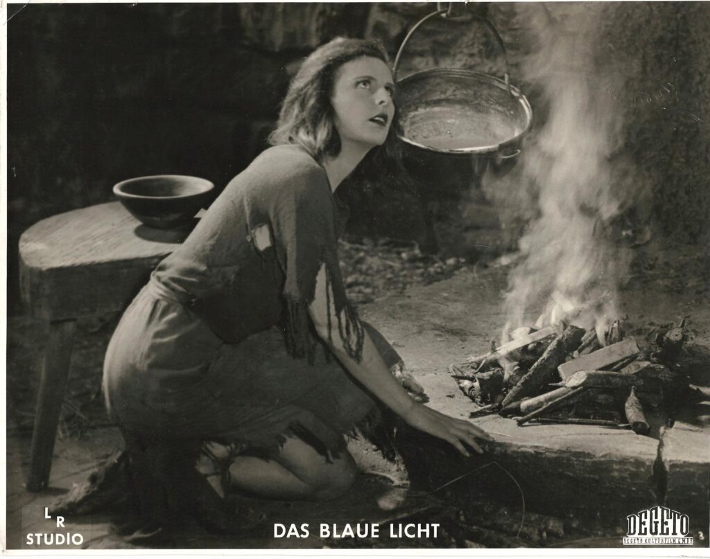 DAS BLAUE LICHT [THE BLUE LIGHT] (1932; 1937 reissue) Photo - 1