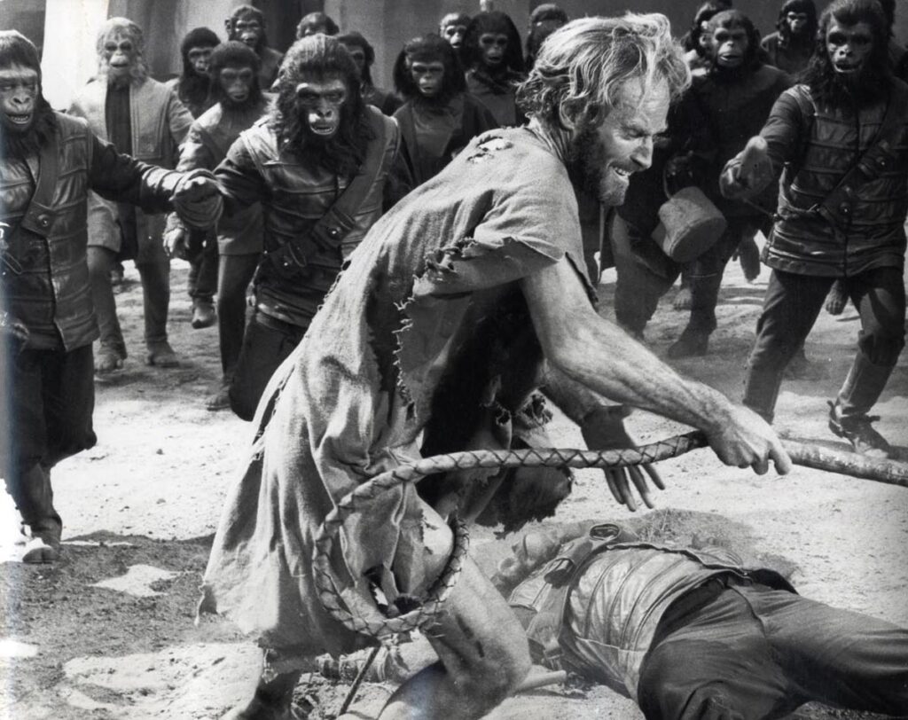 PLANET OF THE APES [LA PLANÈTE DES SINGES] (1968) Set of 5 French photos