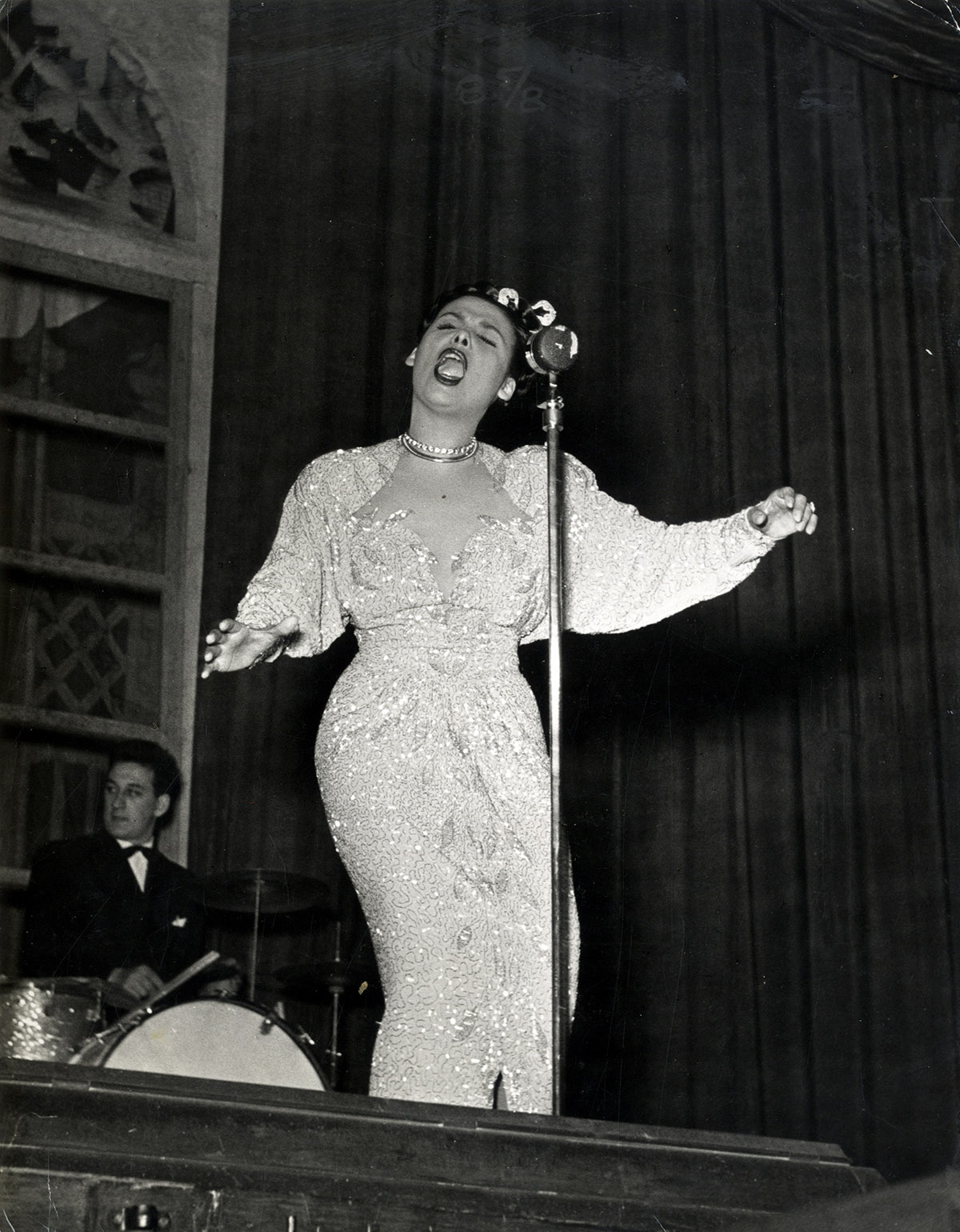 LENA HORNE ONSTAGE (ca. 1942) Photo 8 x 10 photo - WalterFilm