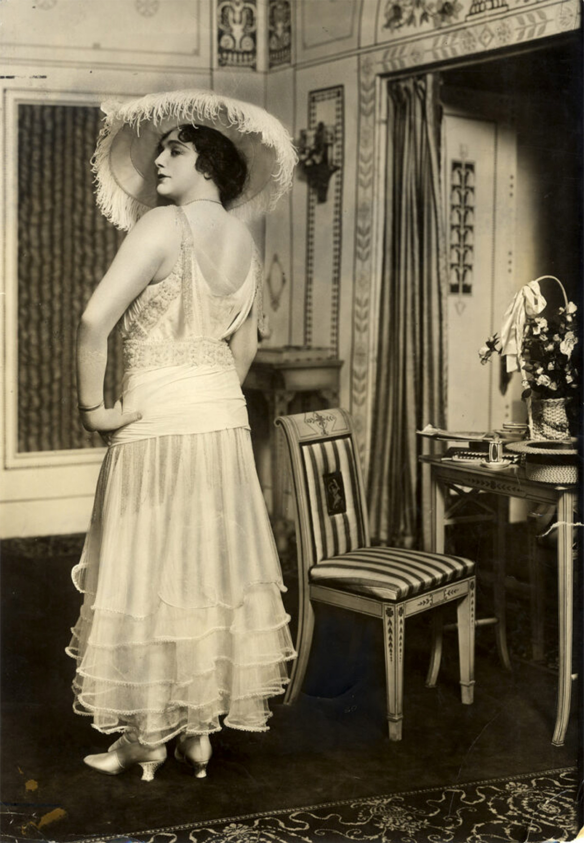 Julian-Eltinge-Couisn-Lucy-1915-Portrait | WalterFilm.com