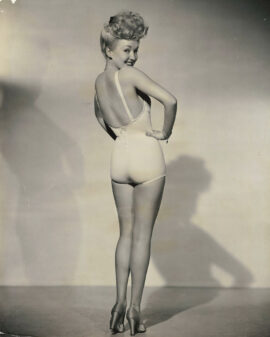 BETTY GRABLE ICONIC WWII PIN-UP (1943) Photo by Frank Powolny