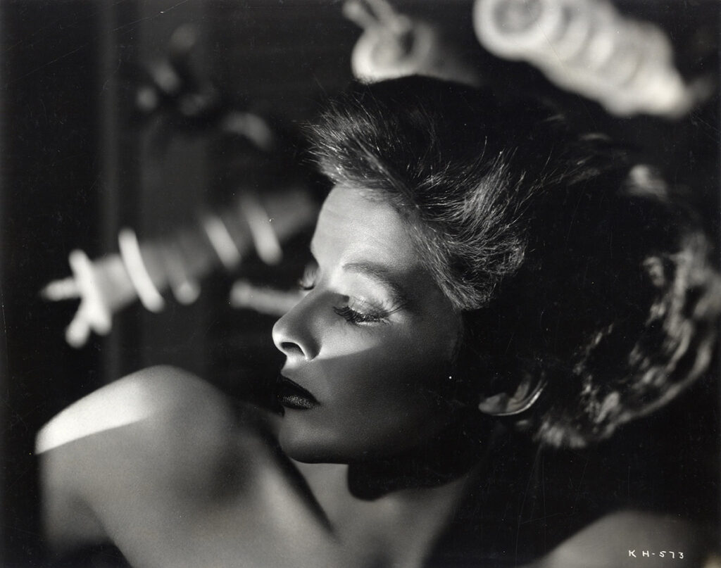 KATHARINE HEPBURN | SYLVIA SCARLETT (1935) Photo -  2