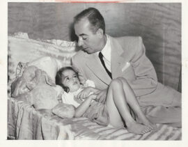 LIZA MINNELLI, VINCENTE MINNELLI ON RMS QUEEN ELIZABETH (1951) Photo