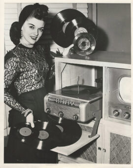 TRIPLE-PLAY TRIPLE THREAT RECORD CHANGER (1949) Publicity photo