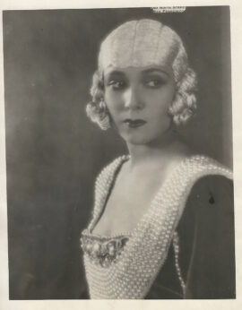 DOLORES DEL RÍO IN WHITE WIG (1928) Photo