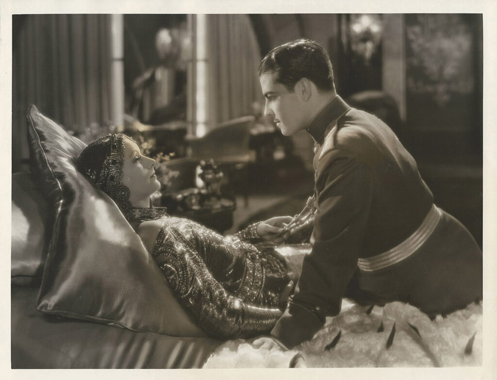 GRETA GARBO, RAMON NOVARRO | MATA HARI (1931) Oversized pre-Code photo