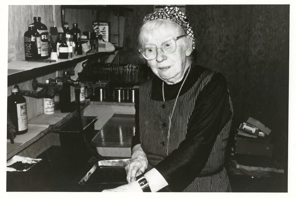 IMOGEN CUNNINGHAM (1971) Set of 2 photos - Image 2