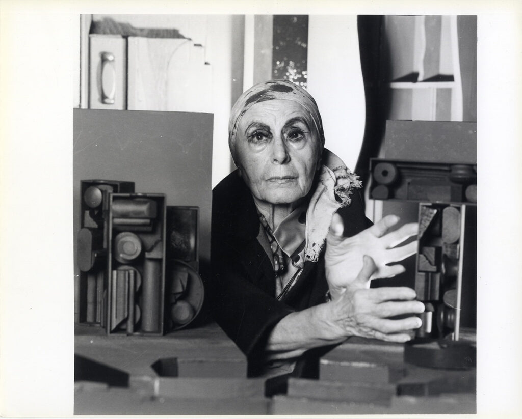 LOUISE NEVELSON (1983) Photo