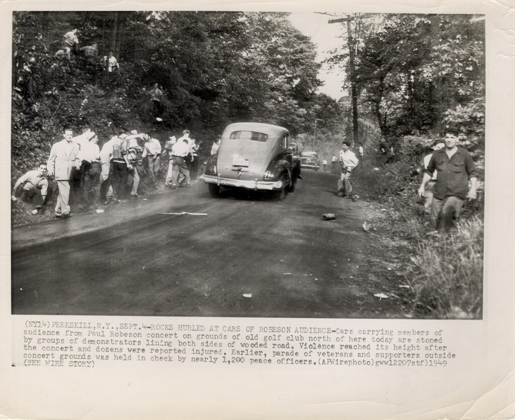 (Paul Robeson) PEEKSKILL CONCERT RIOT (1949) Press photo